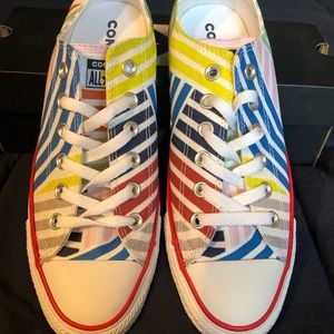 Converse Sneakers Size Woman’s 9/ men’s 7